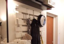 DIY κρεμάστρα εισόδου από παλέτα