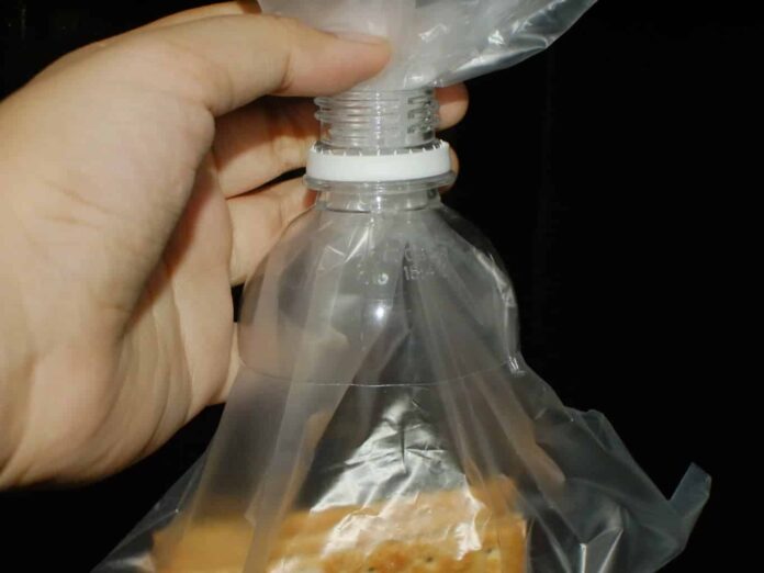 Εύκολος τρόπος για να  κλείνετε τα σακουλάκια polybag αεροστεγώς χωρίς κόμπους