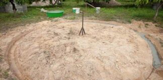 Δείτε το σπίτι που έφτιαξε σε ένα τόσο μικρό μέρος στην Ταϊλάνδη