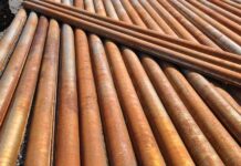 Πως ένας σκουριασμένος σωλήνας βοήθησε στη διακόσμηση του σαλονιού