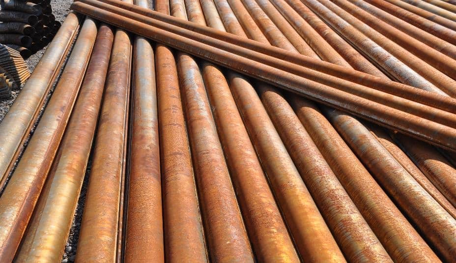 Πως ένας σκουριασμένος σωλήνας βοήθησε στη διακόσμηση του σαλονιού