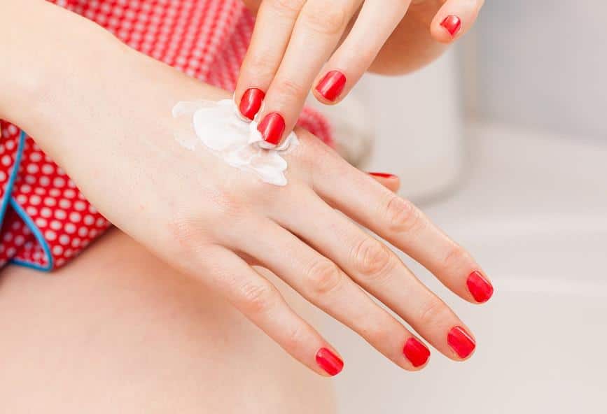 5 tips για ενυδάτωση σκασμένων χεριών από το πολύ πλύσιμο