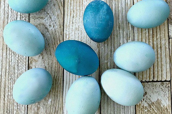 Πως να βάψετε πασχαλινά αυγά με κόκκινο λάχανο
