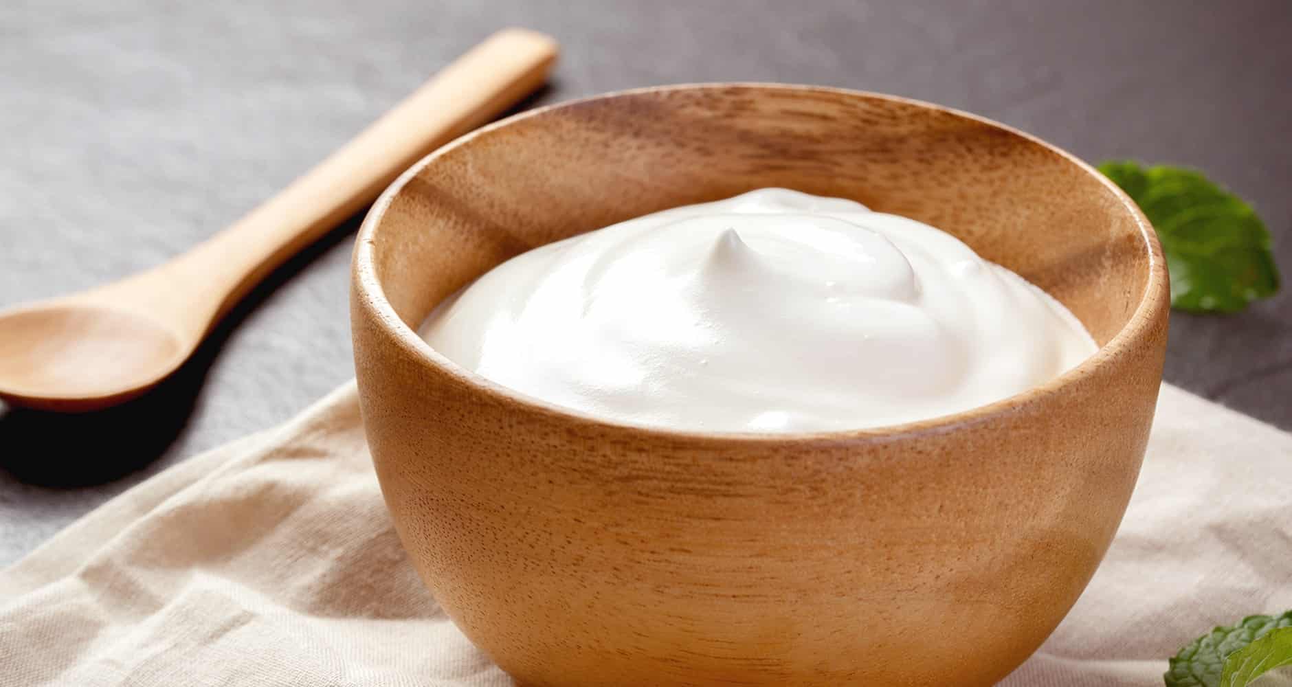 8 απίθανες και εναλλακτικές χρήσεις του γιαουρτιού εκτός από το φαγητό