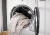 8 λάθη στο πλύσιμο ρούχων που μπορούν να καταστρέψουν το πλυντήριό σας