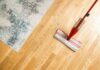 9 χρήσιμα tips για να καθαρίσετε και να συντηρήσετε τα ξύλινα πατώματα