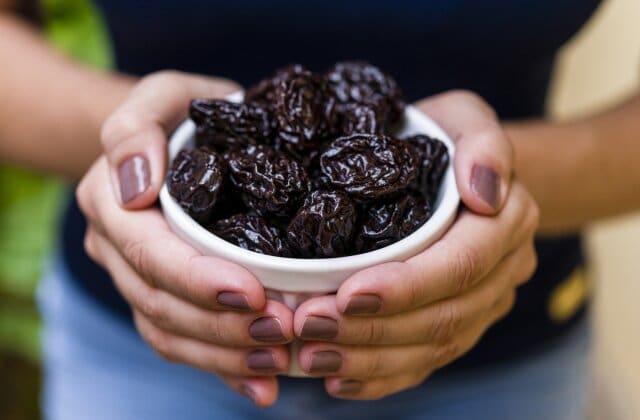 5 εκπληκτικές τροφές που δυναμώνουν τα οστά σας