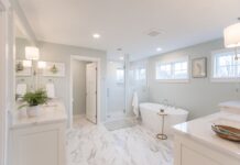 21 εντυπωσιακές ιδέες για να διακοσμήσετε το μπάνιο σας σε λευκό χρώμα