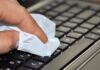 4 αποτελεσματικοί τρόποι για να καθαρίσετε το πληκτρολόγιο του υπολογιστή σας